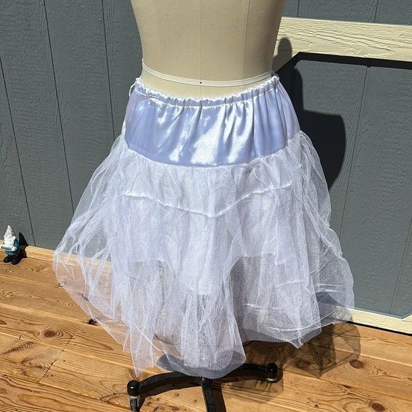 White Chic star petticoat - Picture 3 of 3